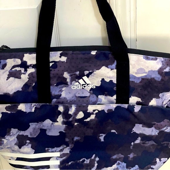 BNWOT ADIDAS Travel Bag! Beautiful watercolour design! -18x14x8 - Picture 1 of 3